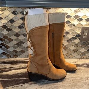 Ugg Skylar Wedge Tan Leather Back Lace Up Knit Sweater Zip Up Boot